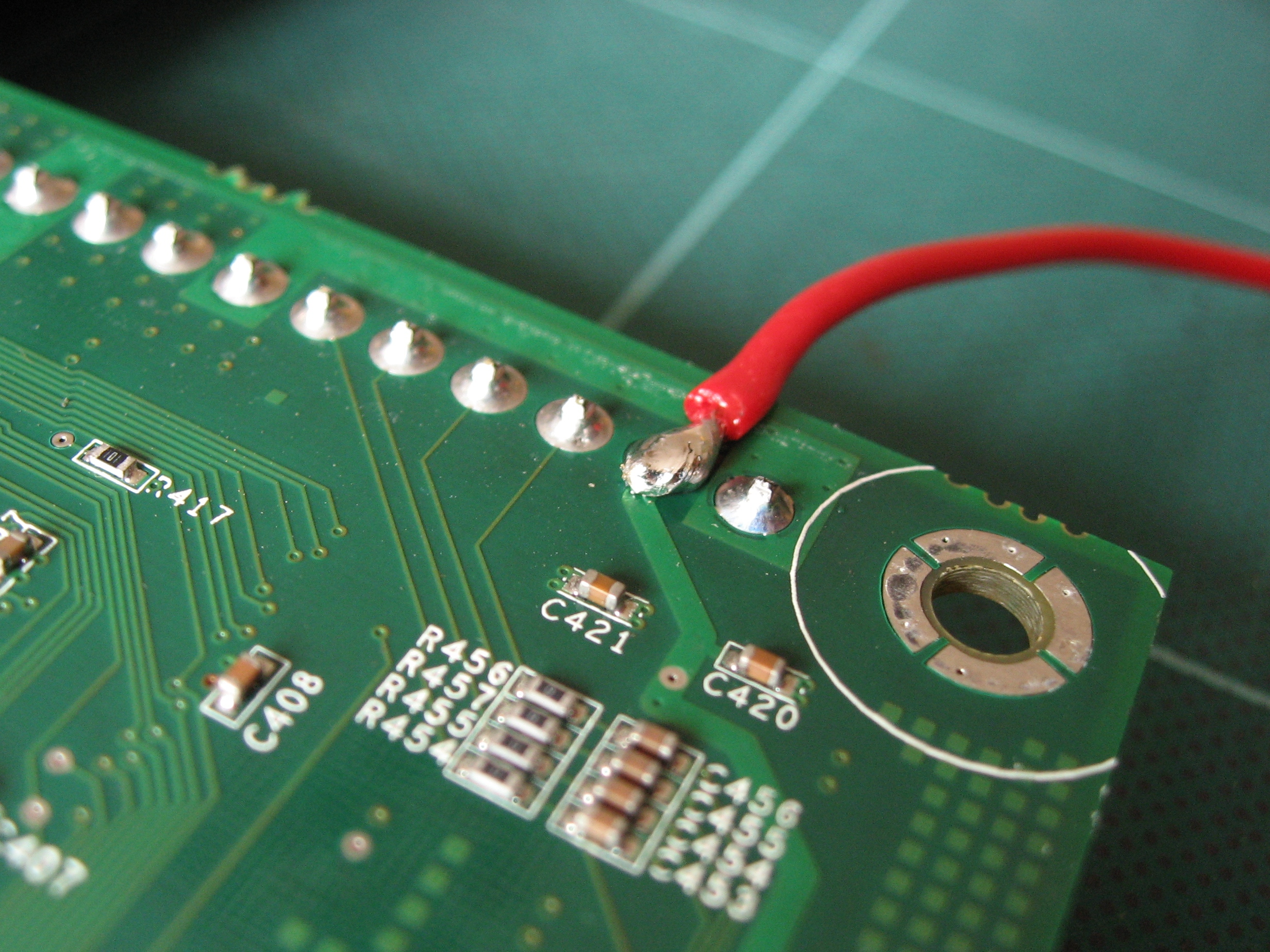 Souder un composant électronique : le guide complet
