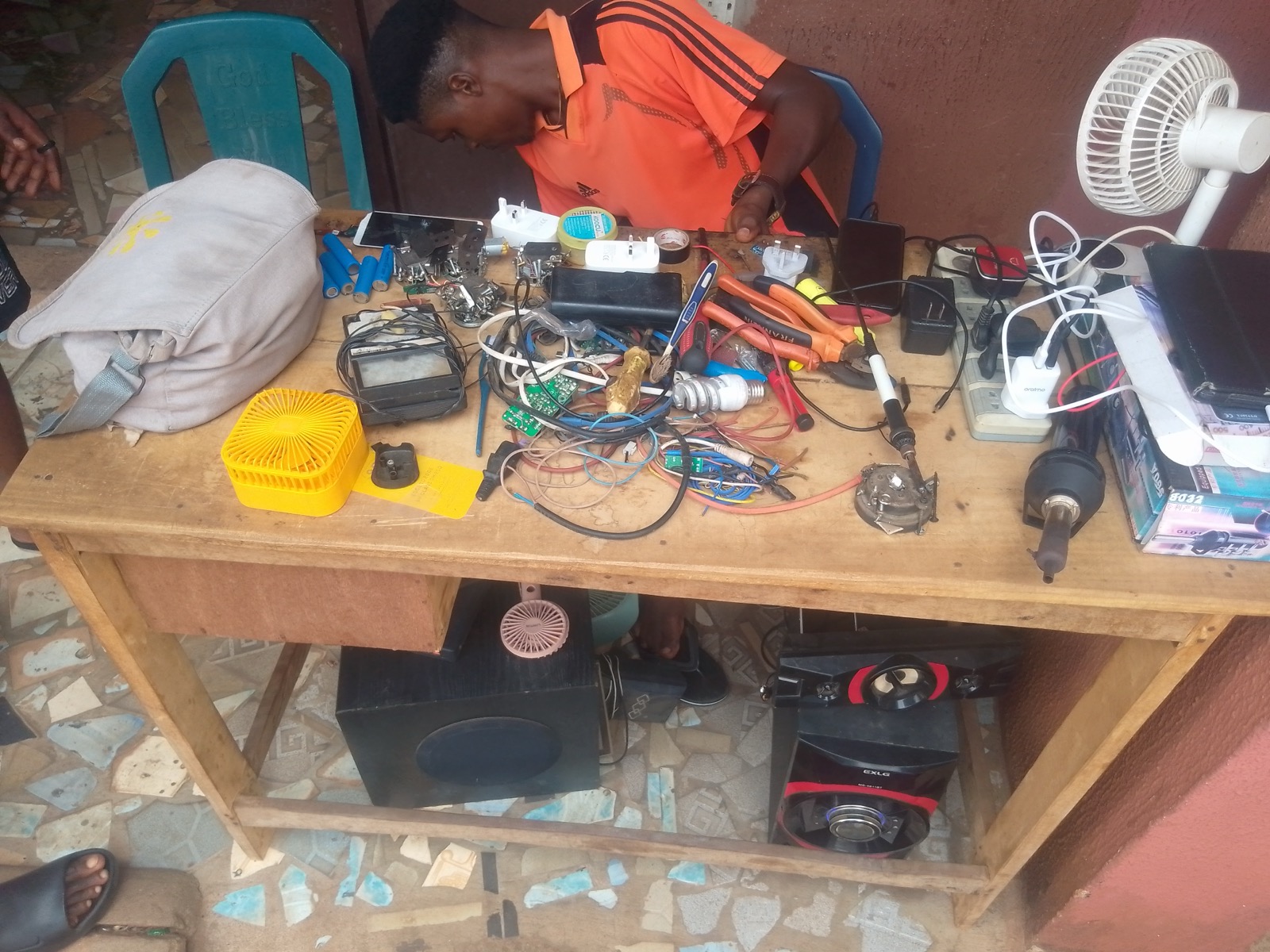 Atelier de réparation électronique associatif