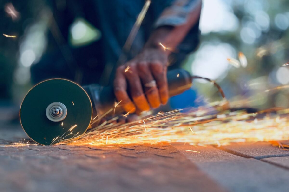 Atelier de fabrication métallique en jardin : checklist et plan