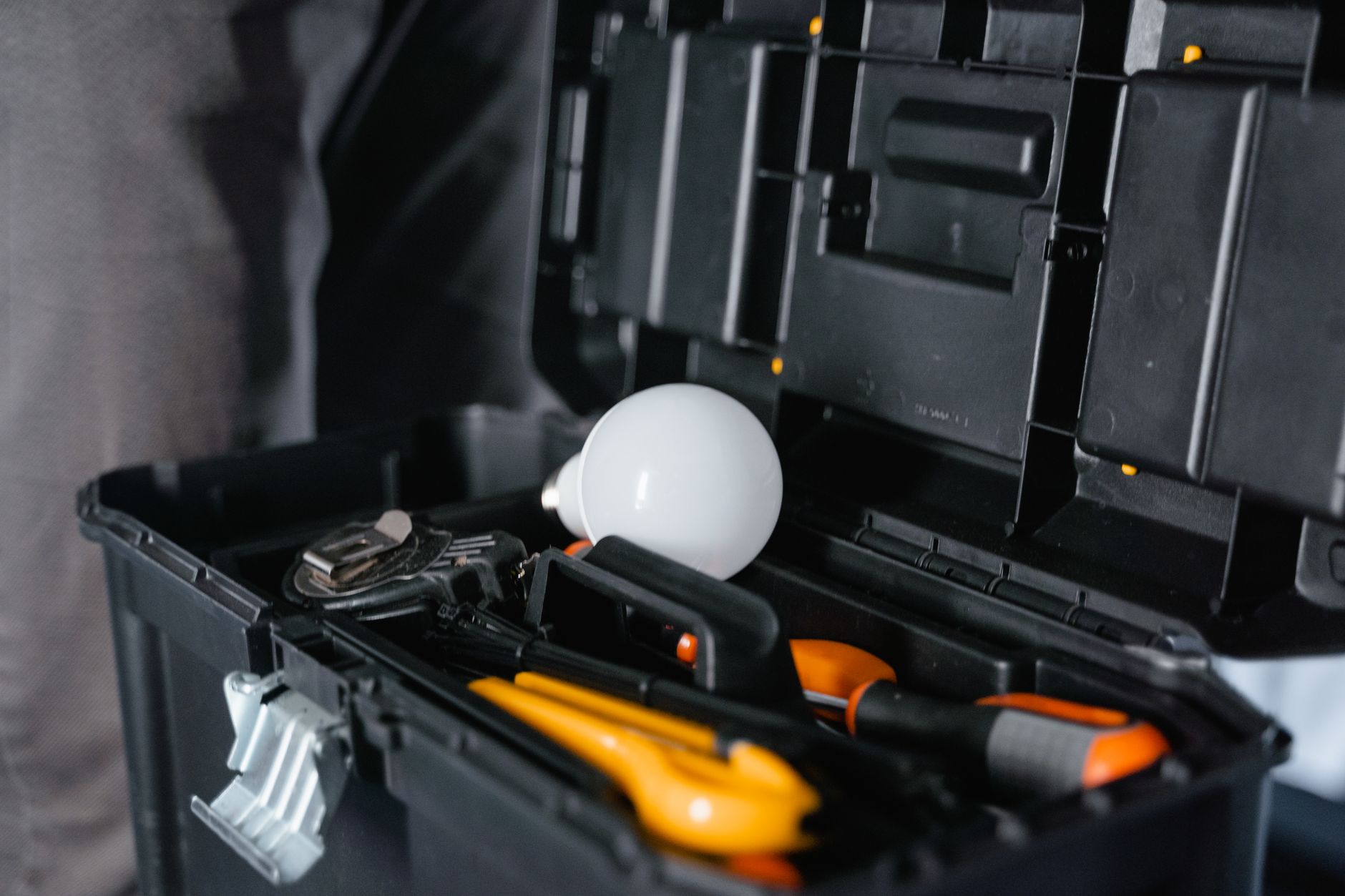 Maximizing Heavy Lifting with High-Capacity Lifting Magnets