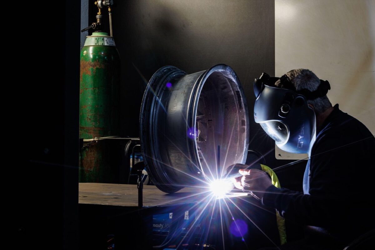 Étagères métalliques simples pour atelier et garage