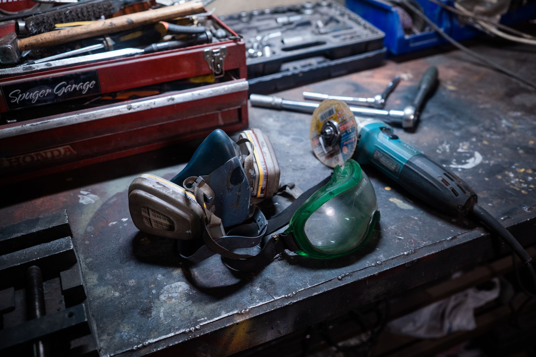 Guide DIY pour réparer un portail en acier