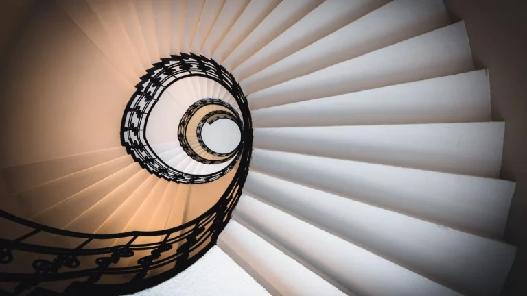 Escalier colimaçon : guide complet d&rsquo;installation